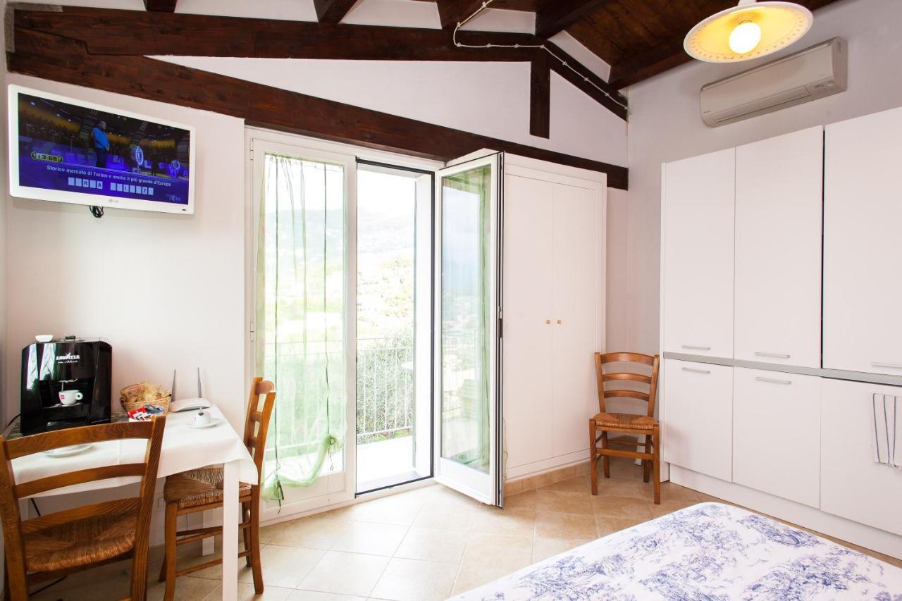 Agri Bed - L'Affittacamere In Collina - Guest Room On The Hill ลาวาญา ภายนอก รูปภาพ