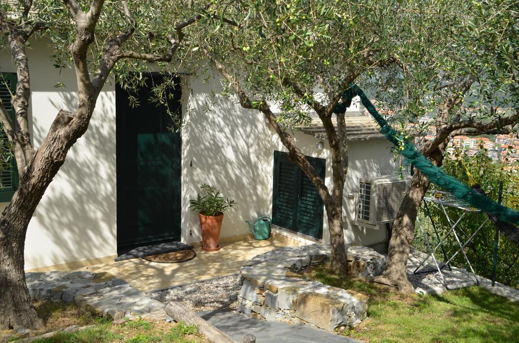 Agri Bed - L'Affittacamere In Collina - Guest Room On The Hill ลาวาญา ห้อง รูปภาพ